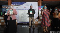 CT Arsa Foundation mendonasikan 15.785 masker, 1400-an google, hingga 142 vitamin pada donasi tahap ke-9 sampai tahun 2021.  