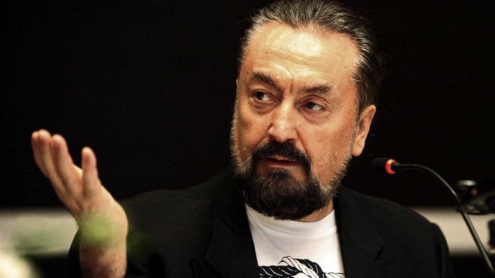 Adnan Oktar alias Harun Yahya dihukum 1.075 tahun penjara atas kejahatan seksnya. Ia terbukti memperkosa para pengikutnya atau dikenal dengan sebutan kittens.