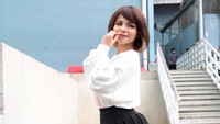 Syarat kedua buat jadi pacar bayaran Dinar Candy: mau menemani foto bareng di Instagram. (Foto: Noel/detikcom) 