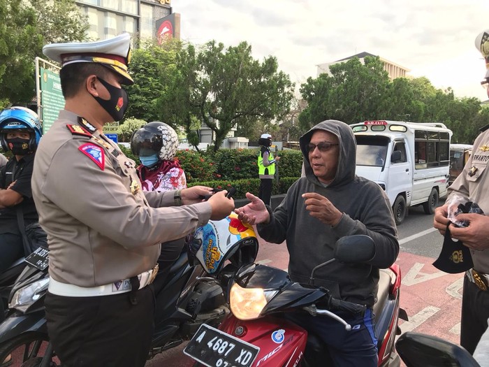 Ditlantas Polda Aceh melihat kepatuhan masyarakat untuk menjalankan protokol kesehatan untuk mencegah penularan COVID-19 (dok Istimewa)
