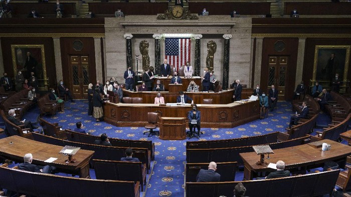 House of Representatives (HOR) atau DPR AS mulai mempertimbangkan pemakzulan kedua Donald Trump. Ia secara resmi dituduh menghasut pemberontakan dan penyerbuan para pendukungnya di gedung parlemen, Capitol Hill, Rabu (6/1/2021) lalu.