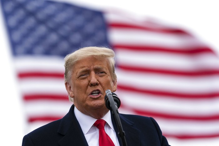 House of Representatives (HOR) atau DPR AS mulai mempertimbangkan pemakzulan kedua Donald Trump. Ia secara resmi dituduh menghasut pemberontakan dan penyerbuan para pendukungnya di gedung parlemen, Capitol Hill, Rabu (6/1/2021) lalu.
