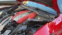 Nasib apes, karyawan itu ternyata tidak bisa mengendalikan supercar seharga £300,000 (atau sekitar Rp 5,7 miliaran) ini. Hingga akhirnya Ferrari milik kiper Genoa itu mengalami crash di wilayah Pegli, Italia. Foto: Twitter @alex_piace