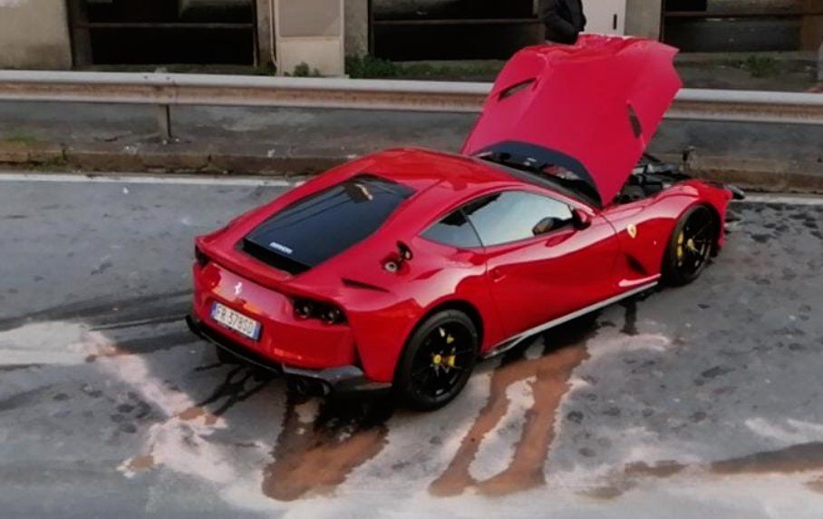 Ferrari 812 Superfast milik pesepakbola Italia, Federico ringsek