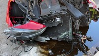 Mobil itu mengalami hilang kendali, lalu menabrak beberapa mobil yang sedang diparkir. Ferrari milik Marchetti terlihat mengalami kerusakan berat pada bagian depan. Grille, bemper sudah tak karuan, sedangkan kap mesin terlihat mengalami penyok.  Foto: twitter @garyerazo11