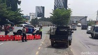 Pejabat Pembuat Komitmen (PPK) 1.1 Provinsi Jawa Tengah (Jateng) Juniar Perkasa mengatakan jembatan yang ditutup adalah jembatan lama yang dibangun tahun 1971. Jembatan ini rawan hanyut karena bagian gelagar sudah terendam air sungai dengan arus deras.