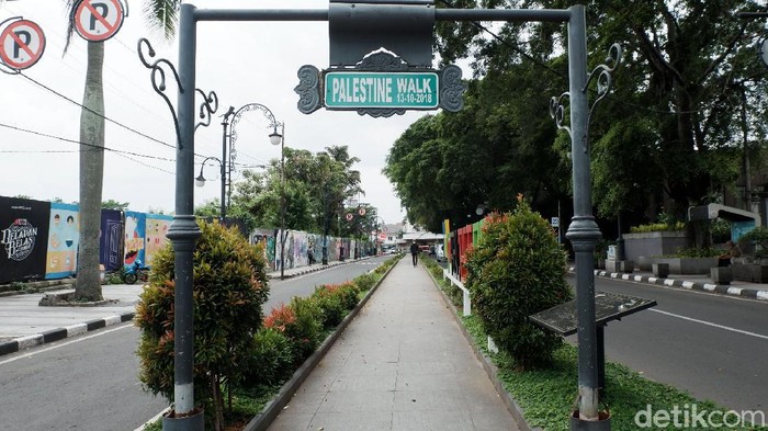 Palestine Walk tak hanya ada di Malaysia. Indonesia, tepatnya Kota Bandung juga memiliki jalan yang diambil dari nama negara itu. Seperti apa potretnya?