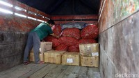 Naiknya harga cabai di pasar tradisional hampir terjadi di semua provinsi di Indonesia.