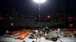 Hari Kelima Evakuasi, Pencarian Jenazah-Puing SJ182 Terus Dilakukan