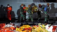 Memasuki hari kelima evakuasi Sriwijaya Air SJ182, proses pencarian jenazah serta puing-puing pesawat Sriwijaya Air SJ182 masih terus dilakukan.