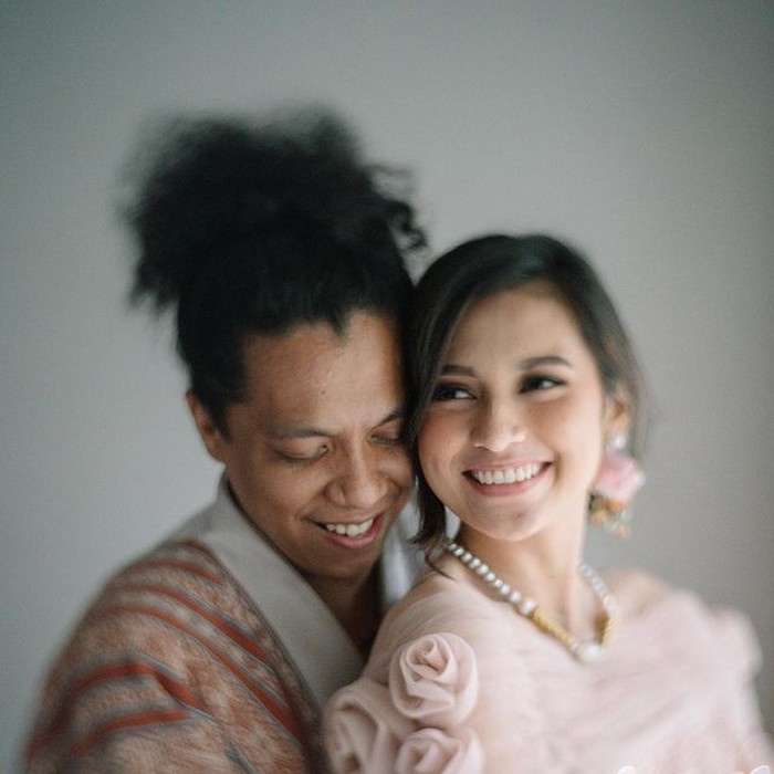 Indah Permatasari Pernikahan Indah Permatasari dan Arie Kriting