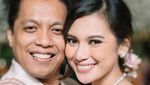 Senyum Indah Permatasari Sah Dinikahi Arie Kriting