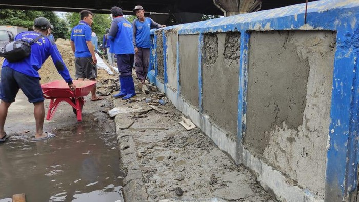 Jalan Martadinata Ancol Masih Banjir Jembatan Lodan Ditambal Pakai Semen