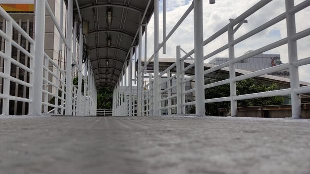 Penambapakan JPO Matraman Jakarta Timur yang dulu berkarat sekarang sudah diperbaiki.