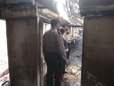 Kandang peternakan terbakar di Purbalingga, 14 ribu ayam mati terpanggang, Rabu (13/1/2021).