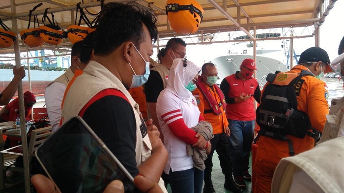 Kapal Basarnas yang angkut Komisi V DPR batal ke area jatuhnya Sriwijaya SJ182 karena cuaca buruk