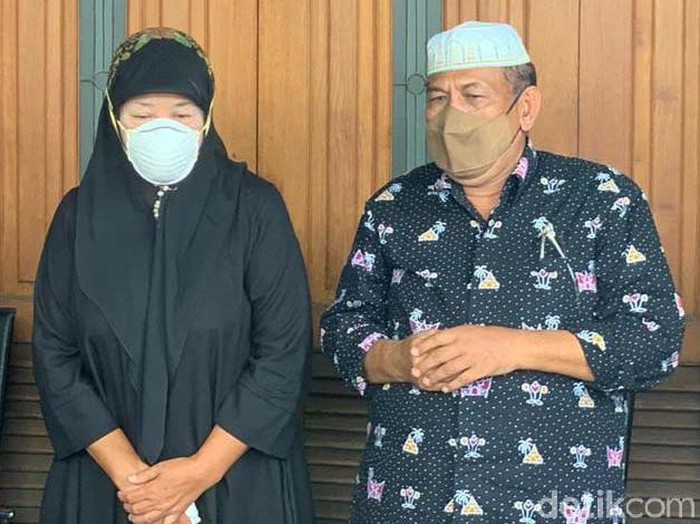 Keluarga Kopilot NAM Air Fadly Satrianto