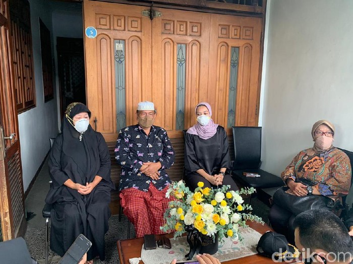 Keluarga Kopilot NAM Air Fadly Satrianto