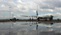 Hal tersebut tercantum dalam Surat Edaran (SE) Kementerian Perhubungan Nomor 3 Tahun 2021 tentang Petunjuk Pelaksana Perjalanan Orang Dalam Negeri dengan Transportasi Udara dalam Masa Pandemi COVID-19. ANTARA FOTO/Muhammad Iqbal  
