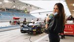 Hot! Intip Mesranya Pelukan Francesca Sofia ke Rossi di Pinggir Trek Abu Dhabi