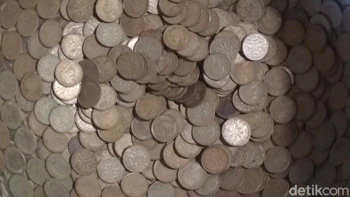 Keraton kecirebonan mengoleksi mata uang asing zaman dulu