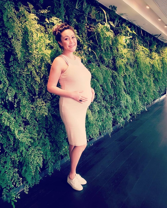 Ia juga tampak merayakan hari jadi bayinya yang ke-100 hari dan terlihat bahagia. Dia adalah jalan Tuhan untuk memberikanku perspektif dalam hidup. Terima kasih karena telah datang di kehidupanku anakku tersayang, tulisnya di Instagram. Foto: Instagram @lili3luo