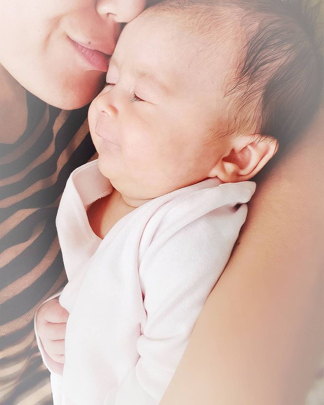 Dalam akun Instagram-nya, Luo Lili terlihat sebagai wanita yang aktif dan hidup penuh kemewahan. Karena itu, publik terkejut ketika mengetahui wanita yang baru punya anak tersebut dikabarkan mengakhiri hidupnya. Rabu minggu lalu, Luo Lili juga bayinya ditemukan tewas tanpa busana di sekitar komplek apartemen mereka di Hong Kong. Foto: Instagram @lili3luo