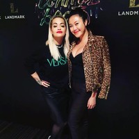 Wanita yang pernah sekolah di Swiss dan Australia ini juga dikenal berteman dengan sesama pesohor, salah satu atlet Olimpiade Guo Jingjing. Foto: Instagram @lili3luo