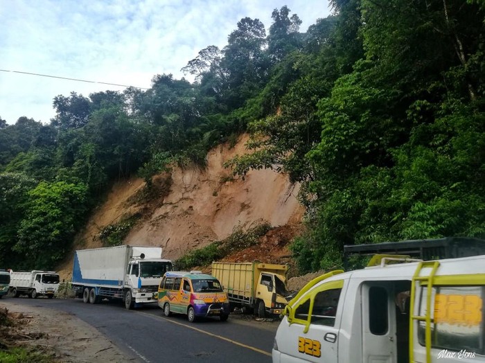 Longsor di Jalur lintas Berastagi-Medan (dok. Istimewa)
