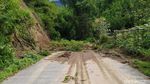 Longsor Tutup Jalan Utama Magelang-Boyolali