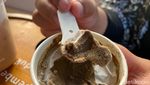 Enaknya Es Krim Seasalt Hojicha dan Waffle Butterfly Pea di Kafe Instagenic