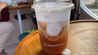 Untuk menu minumannya ada Macchiato Earl Grey yang tak kalah unik. Minuman yang satu ini cocok bagi penggemar teh yang bosan dengan teh hangat. Foto: detikFood