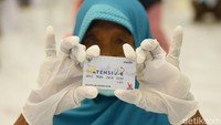 Bank Mandiri mendukung Kementerian Sosial dalam penyaluran bantuan Program Asistensi Rehabilitasi Sosial (ATENSI) melalui penyiapan kartu peserta dan kartu pendamping rehabilitasi sosial yang merupakan co branding Mandiri debit.