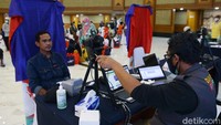 Dikutip dari situs Kementerian Sosial (Kemensos), total penerima bansos PKH 2021 mencapai 10 juta KPM dengan jumlah anggaran Rp 28,71 triliun. Kemensos pernah menjelaskan bansos PKH 2021 lebih besar akibat pandemi COVID-19.
