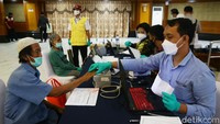 Bansos PKH naik 25% karena aktivitas penerima PKH yang terbatas. Dana tersebut diharapkan bisa membantu KPM melanjutkan kehidupan atau menjaga kelangsungan usaha.