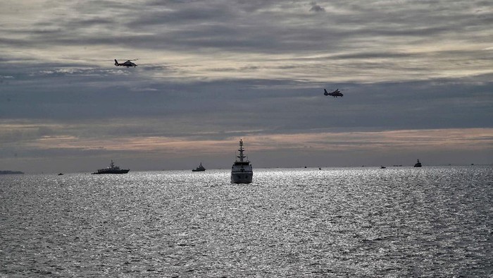 Potret 4 Hari Pencarian Sriwijaya Air Hingga Black Box Ditemukan Flight Data Recorder (FDR) black box Sriwijaya Air SJ182 berhasil ditemukan pada hari ke-4 pencarian, Selasa (12/1). Begini proses pncarian hingga FDR ditemukan.