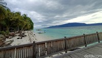 Pengelola wisata seperti pak Jalil pun terpaksa harus banting setir menjadi nelayan untuk mencukupi kebutuhan sehari-hari. Sejak wisatawan sepi, mau tak mau mereka harus mencari ikan untuk makan. (Muhammad Budi Kurniawan/detikTravel)