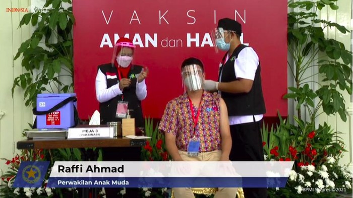 Raffi Ahmad divaksin COVID-19
