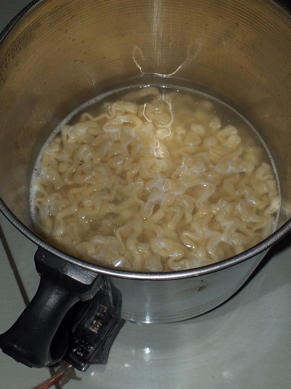 Serba Kepepet, Ini 5 Alat Masak Kreatif yang Digunakan Anak Kost