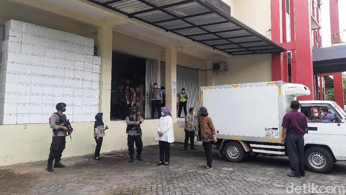 Tempat Penyimpanan Vaksin COVID-19 di Surabaya Dijaga Ketat 24 Jam