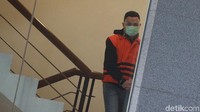 Kasus ini bermula dari OTT terhadap pejabat Kemensos pada Sabtu (5/12) dini hari. KPK mengamankan sejumlah uang miliaran rupiah dari OTT ini. KPK menduga Juliari Batubara menerima jatah Rp 10 ribu dari setiap paket sembako senilai Rp 300 ribu per paket. Total setidaknya KPK menduga Juliari sudah menerima Rp 8,2 miliar dan Rp 8,8 miliar.