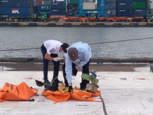 Tim SAR Gabungan Kembali Temukan 1 Kantong Serpihan Sriwijaya Air SJ182