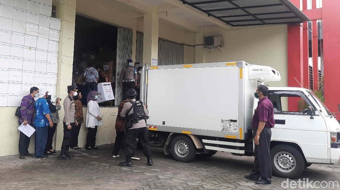 vaksin covid-19 tiba di surabaya