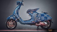 Skuter ini menjadi sebuah karya seni dengan mode kontemporer. Foto: Dok. Goldwingfetish