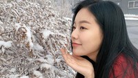 Debut di tahun 2015, dia pernah main di drama Korea Cheer Up! dan Six Flying Dragons. (Foto: dok. Instagram @youna_1997) 