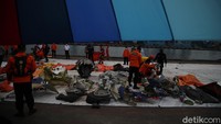 Sebelumnya, tim SAR gabungan kembali menemukan bagian tubuh atau body part korban Sriwijaya Air SJ182 dan serpihan pesawat. Bagian tubuh yang ditemukan dimasukkan ke 36 kantong, yang kemudian diserahkan ke Basarnas.