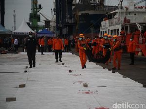 Evakuasi Sriwijaya Air SJ182, Pencarian dari Udara Diperluas