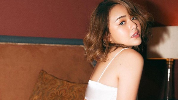 7 Gaya Seksi Amanda Manopo yang Beda dari Perannya di Ikatan Cinta