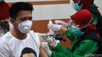 Ariel NOAH mengatakan tidak ingin menyia-nyiakan kesempatan untuk mendapatkan vaksin lebih dulu. (Foto: Wisma Putra)  
