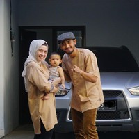 Gue tuh selalu membayangkan gini, mereka itu nggak ada, gue gimana ya? Ya terkadang gue mikir aja, kalau nggak ada bini gue, hidup gue lebih baik nggak, ya dari sekarang?, kata Arya. Foto: Instagram